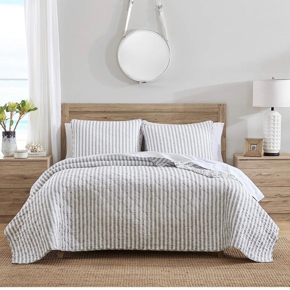 Stone Cottage - King Quilt Set, Reversible Cotton Bedding with Matching pillows